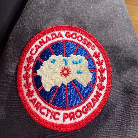 Canada Goose- Langford Coyote Trim Slim Parka. Size M - Picture 11 of 16